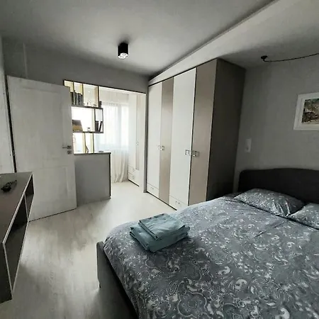 Family- Constanta, La Intrare In Mamaia *