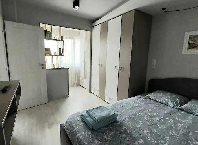 Family- Constanta, La Intrare In Mamaia *